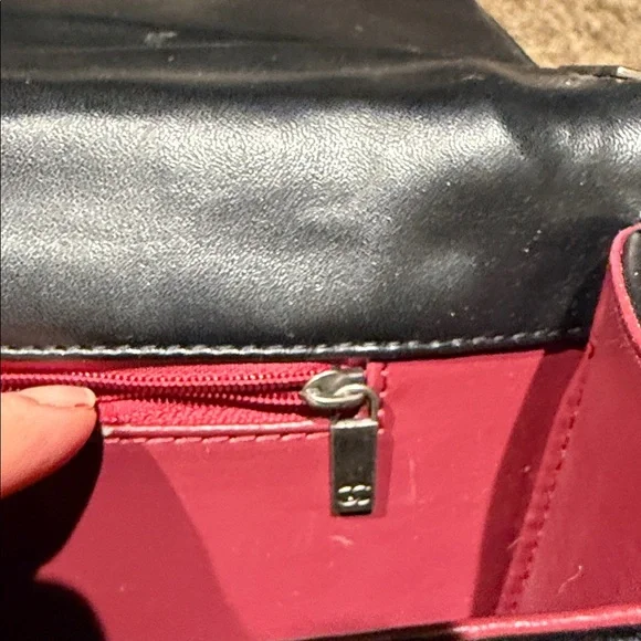 Chic Black Quilted Crossbody Bag with Chain Strap - Picture 11 of 14